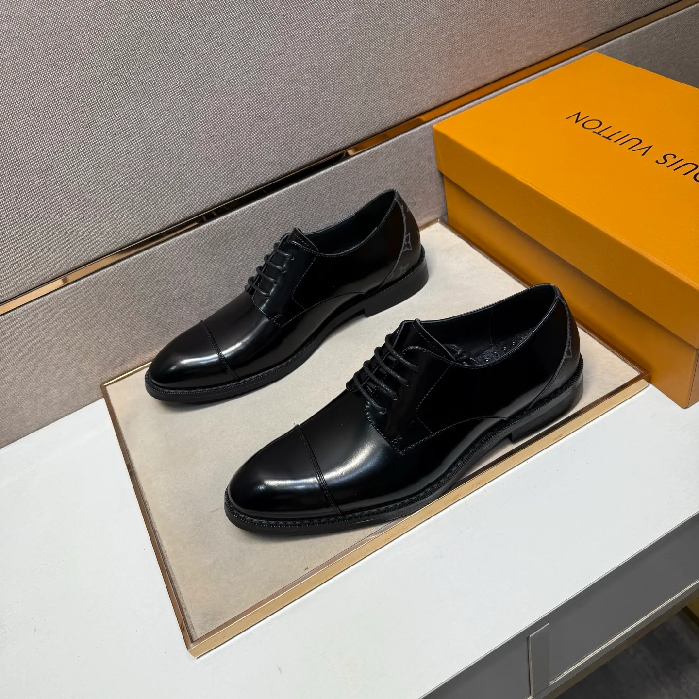Men's men's shoes 💰pp500 [LV～] Men's casual formal leather shoes 2025z cabinet sales simultaneously 🔶Size: 38-44 #️⃣ 🔷2 colors🔜The upper is made of cowhide stitching ➕Cowhide lining, comfortable and breathable, sole: original comfortable and wear-resistant outsole, ⚠️real thing📱photographed🎬real thing is better📢📢📢